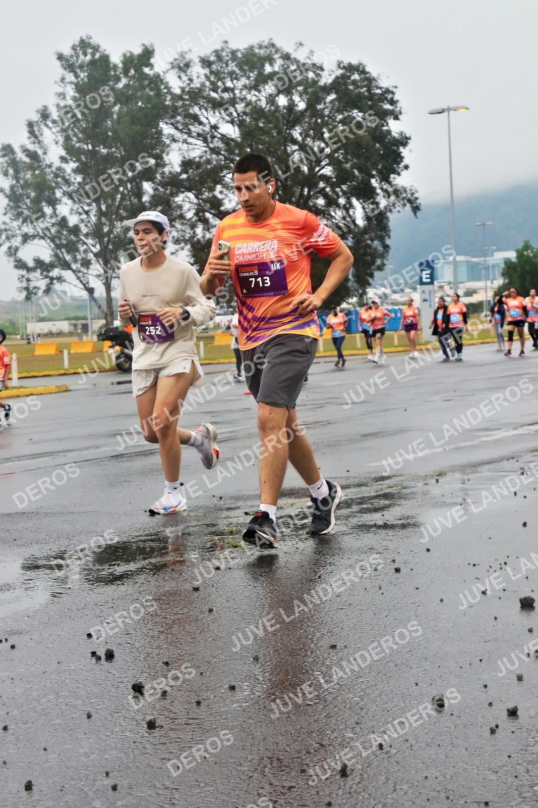 Foto de la CARRERA OMNILIFE GUADALAJARA en Estadio Akron, Zapopan a las 07:29 · dorsal 713, 252