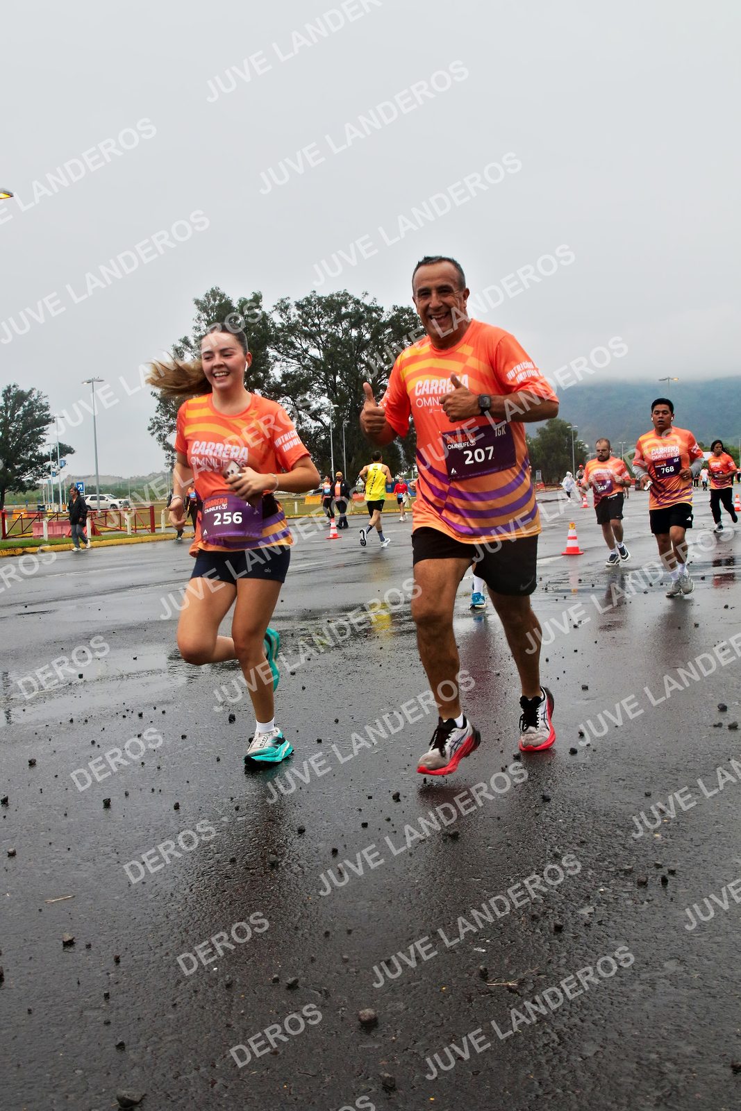 Foto de la CARRERA OMNILIFE GUADALAJARA en Estadio Akron, Zapopan a las 07:31 · dorsal 207, 256, 768