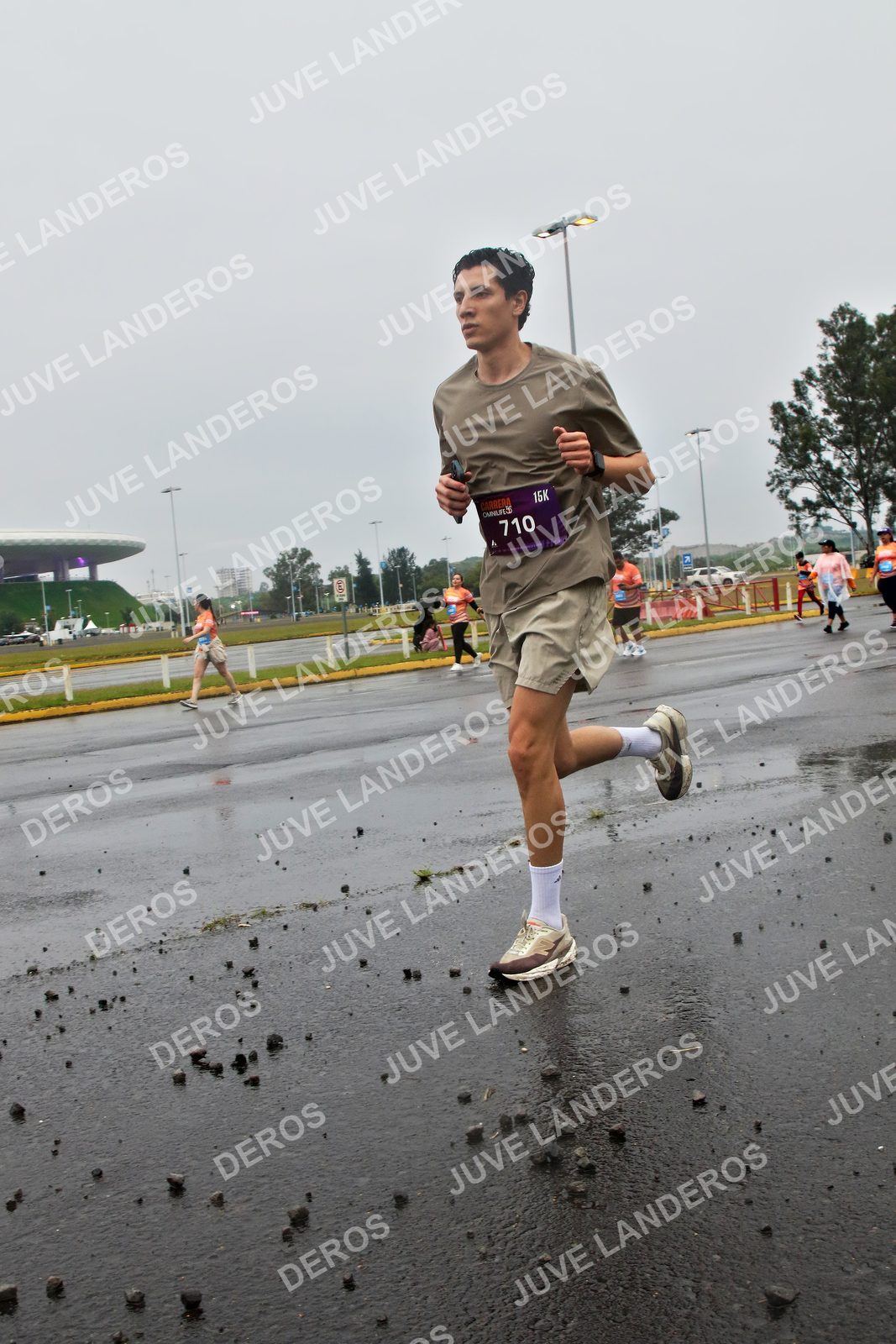 Foto de la CARRERA OMNILIFE GUADALAJARA en Estadio Akron, Zapopan a las 07:32 · dorsal 710