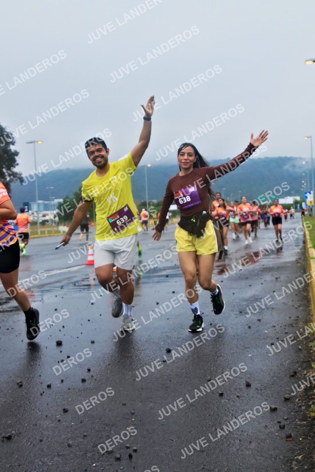 Foto de la CARRERA OMNILIFE GUADALAJARA en Estadio Akron, Zapopan a las 07:36 · dorsal 638, 639
