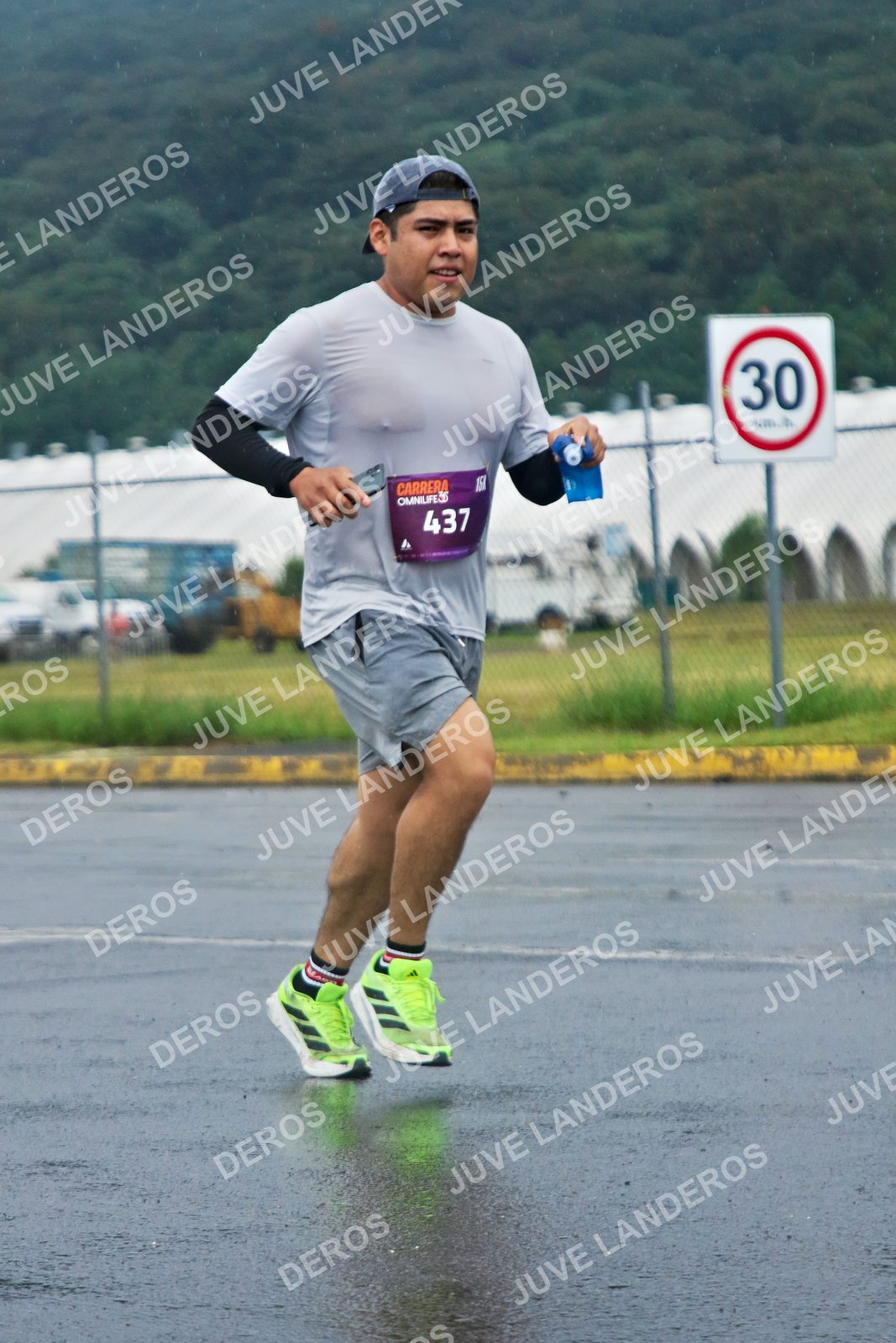 Foto de la CARRERA OMNILIFE GUADALAJARA en Estadio Akron, Zapopan a las 07:56 · dorsal 30, 437