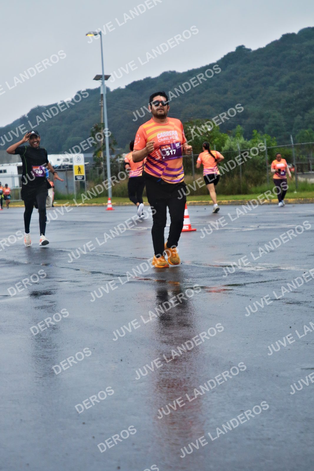 Foto de la CARRERA OMNILIFE GUADALAJARA en Estadio Akron, Zapopan a las 07:54 · dorsal 740, 517