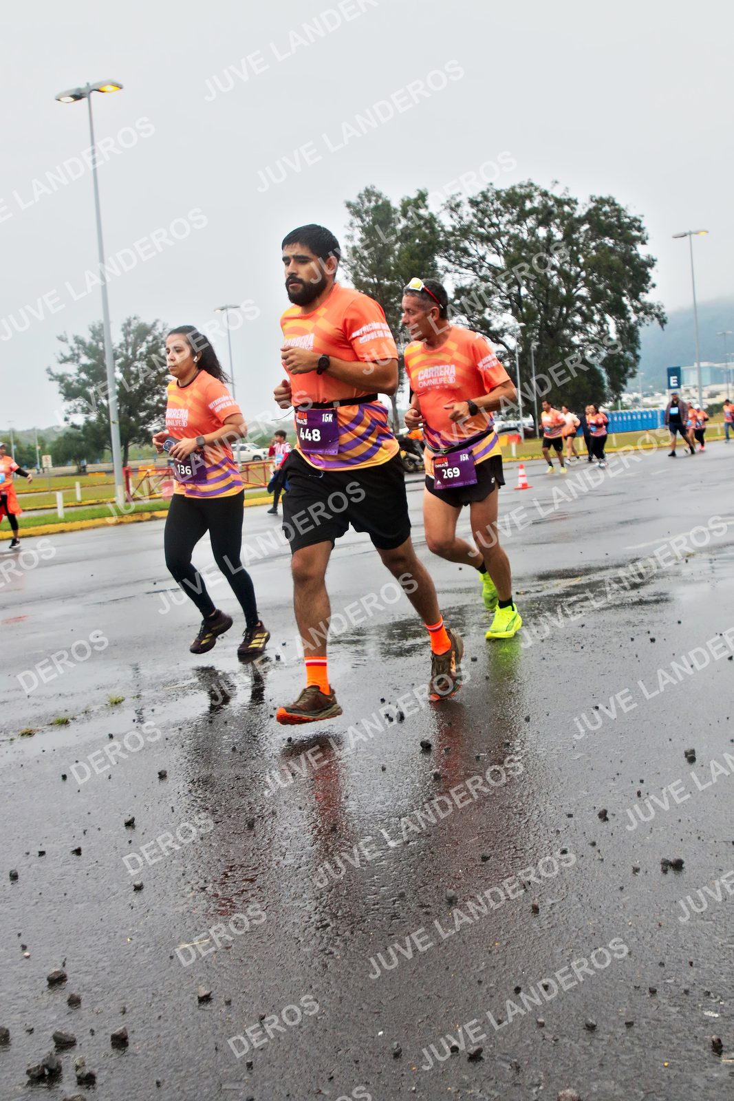 Foto de la CARRERA OMNILIFE GUADALAJARA en Estadio Akron, Zapopan a las 07:30 · dorsal 448, 136, 269