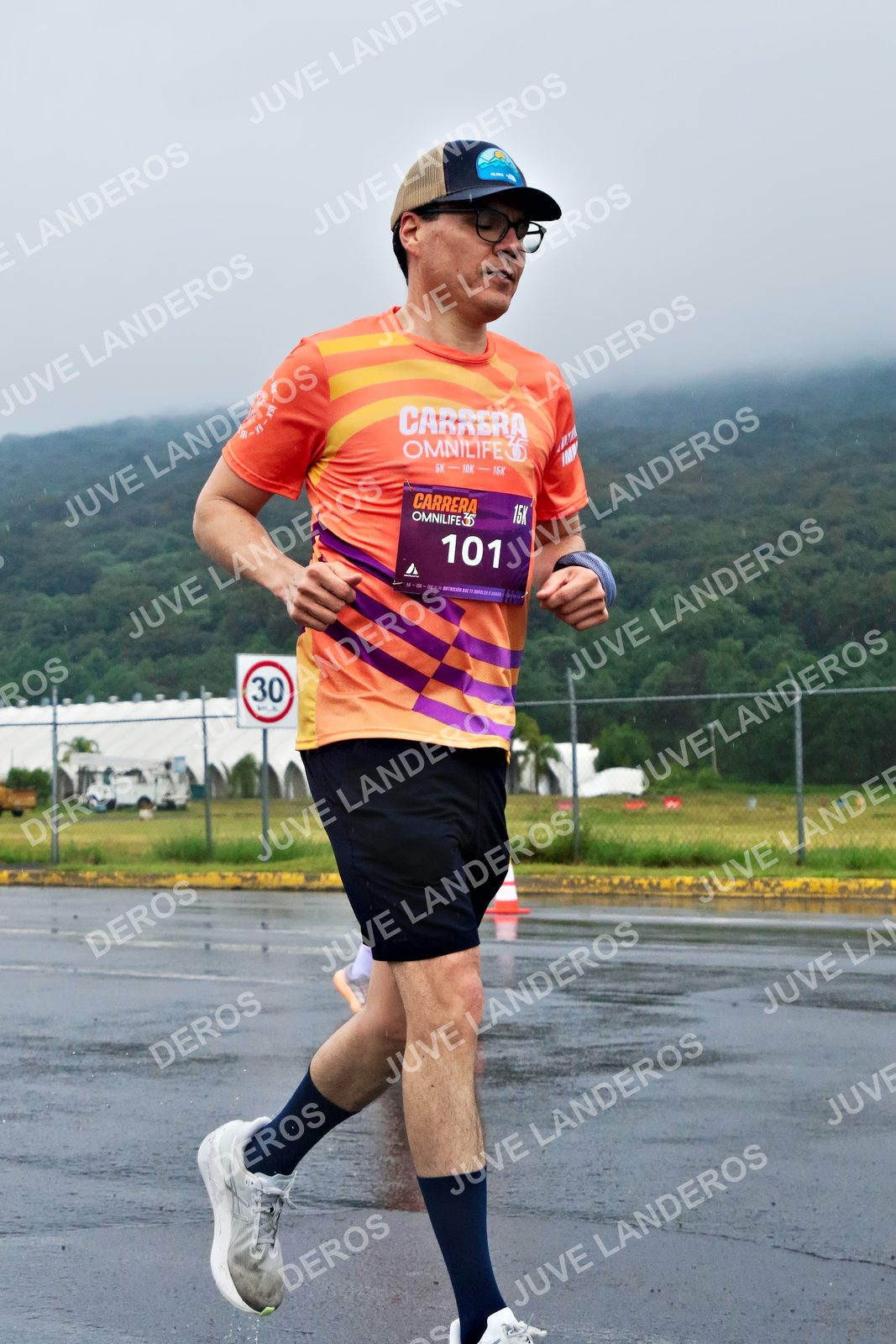 Foto de la CARRERA OMNILIFE GUADALAJARA en Estadio Akron, Zapopan a las 08:08 · dorsal 30, 101