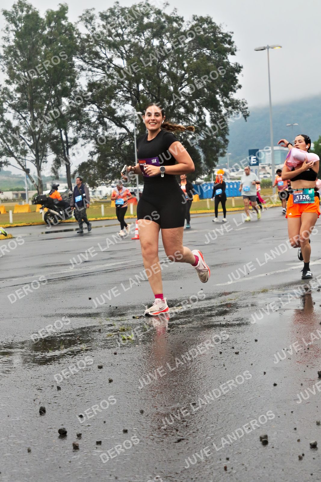 Foto de la CARRERA OMNILIFE GUADALAJARA en Estadio Akron, Zapopan a las 07:32 · dorsal 1326