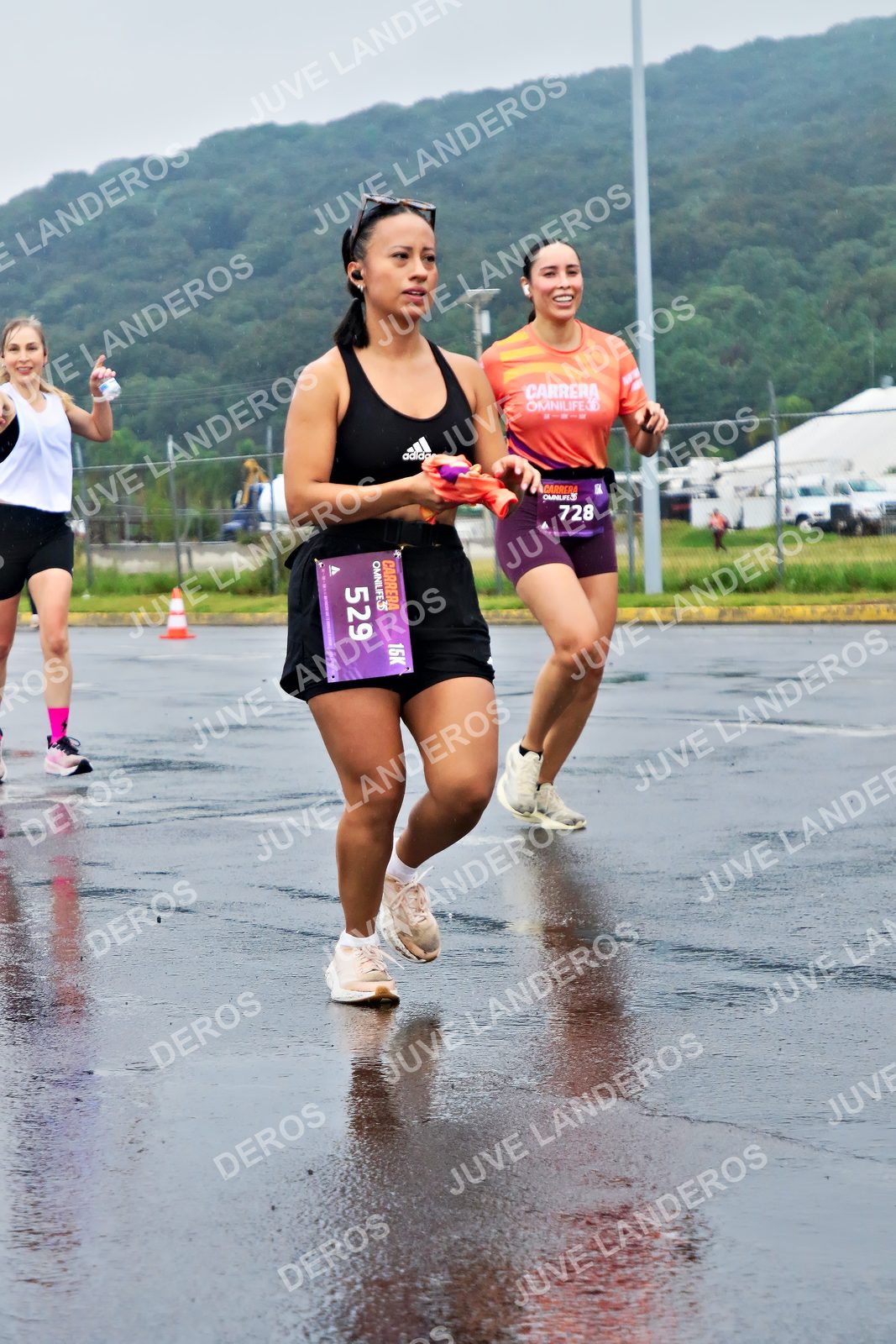 Foto de la CARRERA OMNILIFE GUADALAJARA en Estadio Akron, Zapopan a las 08:05 · dorsal 529, 728