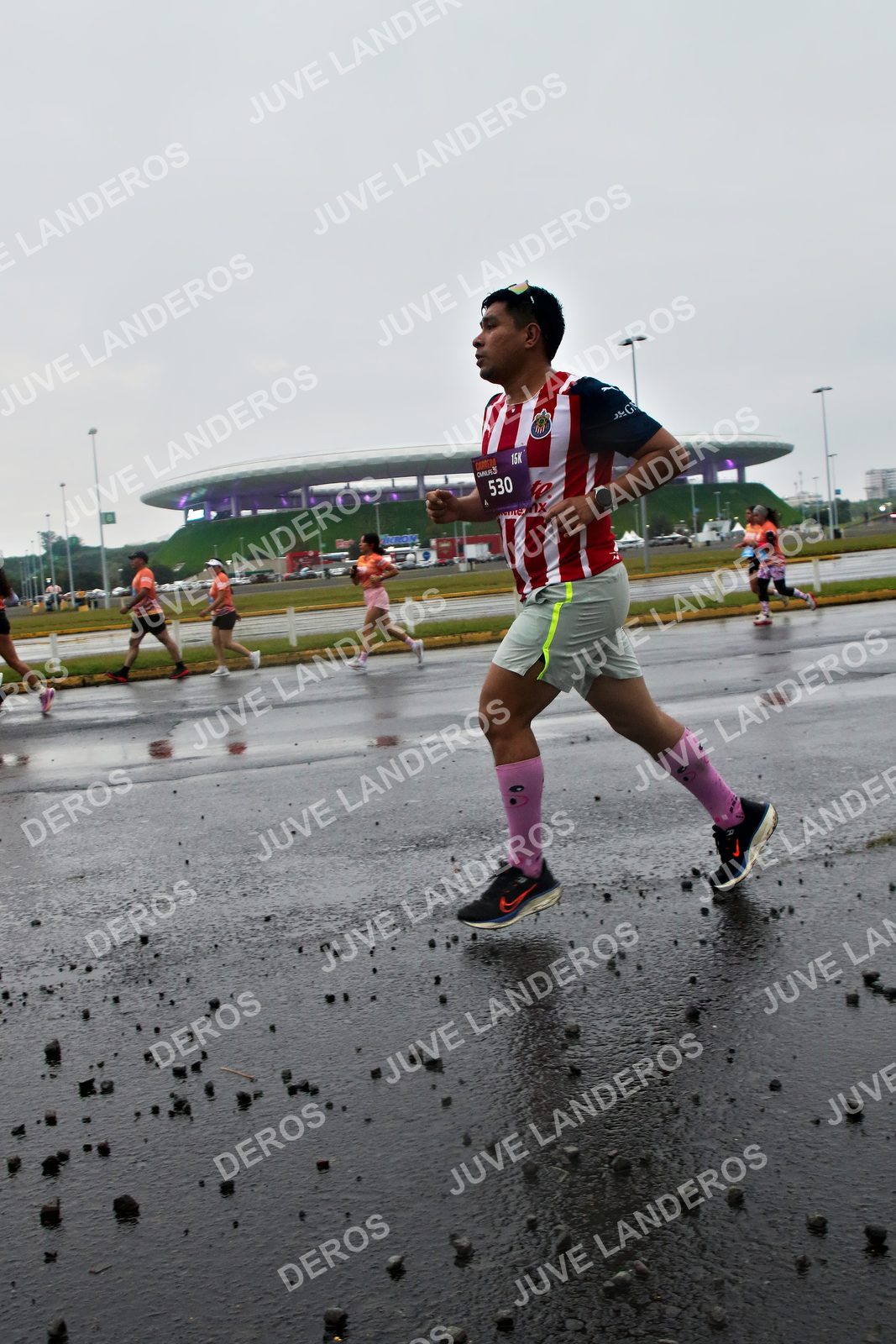 Foto de la CARRERA OMNILIFE GUADALAJARA en Estadio Akron, Zapopan a las 07:24 · dorsal 530