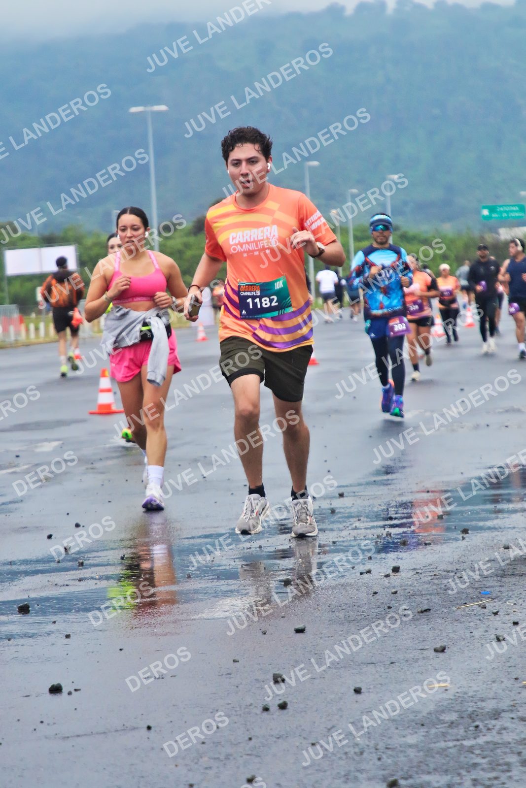 Foto de la CARRERA OMNILIFE GUADALAJARA en Estadio Akron, Zapopan a las 07:37 · dorsal 1182, 202