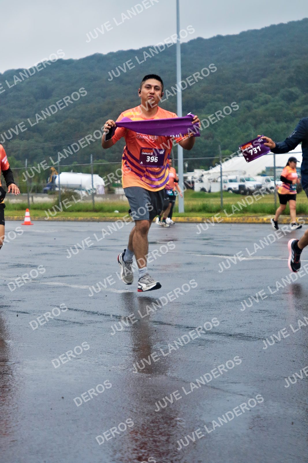 Foto de la CARRERA OMNILIFE GUADALAJARA en Estadio Akron, Zapopan a las 07:58 · dorsal 731, 396