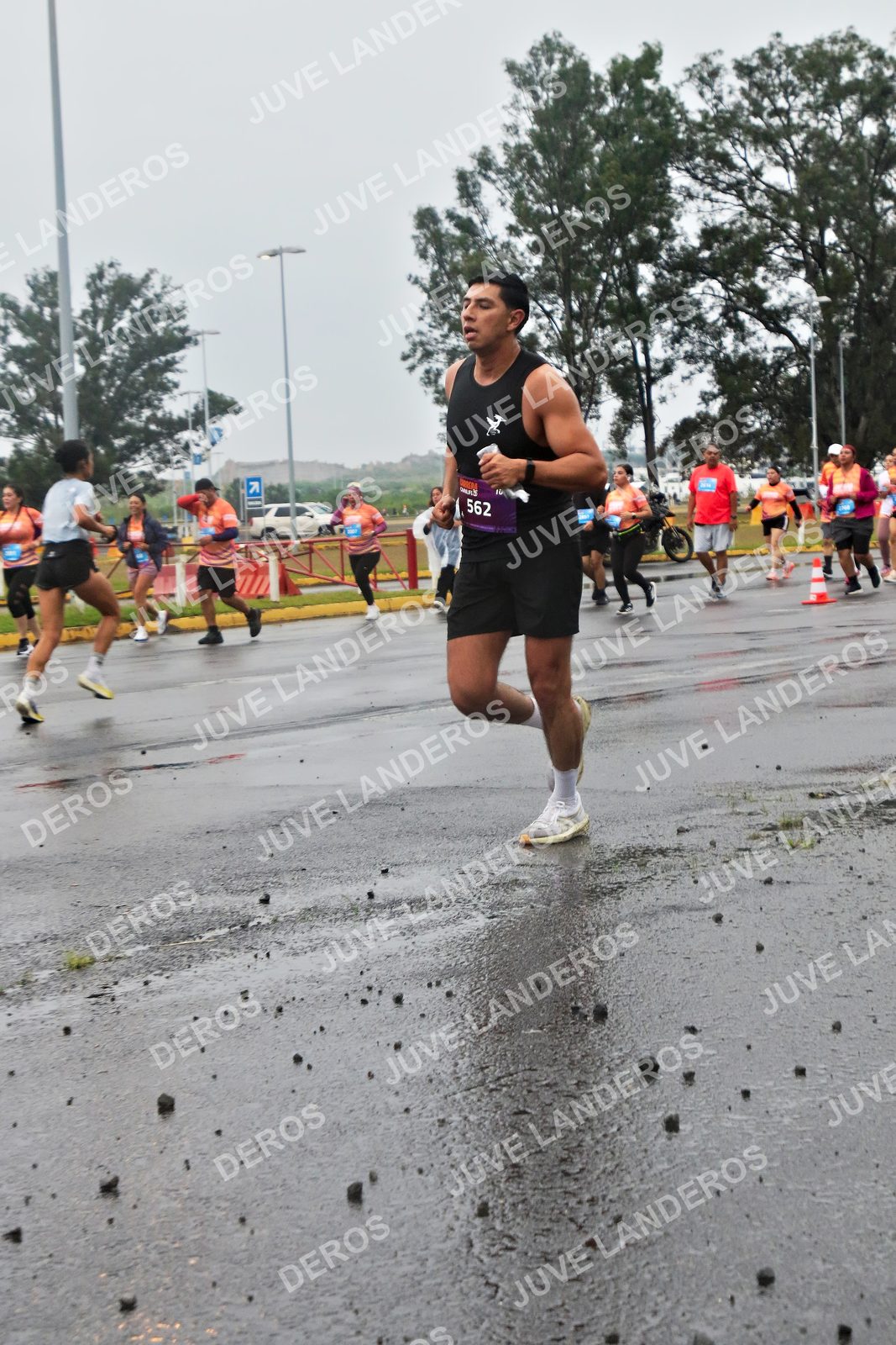 Foto de la CARRERA OMNILIFE GUADALAJARA en Estadio Akron, Zapopan a las 07:27 · dorsal 562