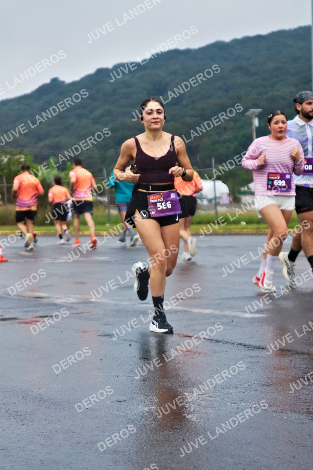 Foto de la CARRERA OMNILIFE GUADALAJARA en Estadio Akron, Zapopan a las 07:53 · dorsal 699, 586