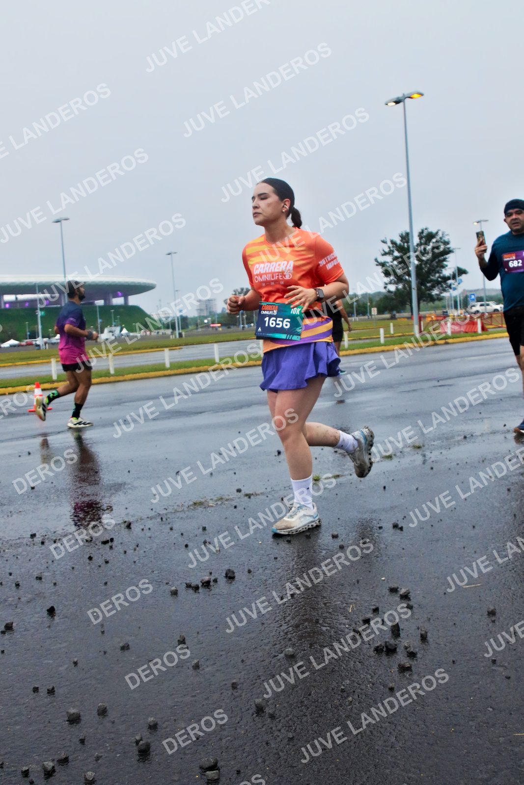 Foto de la CARRERA OMNILIFE GUADALAJARA en Estadio Akron, Zapopan a las 07:42 · dorsal 1656, 682