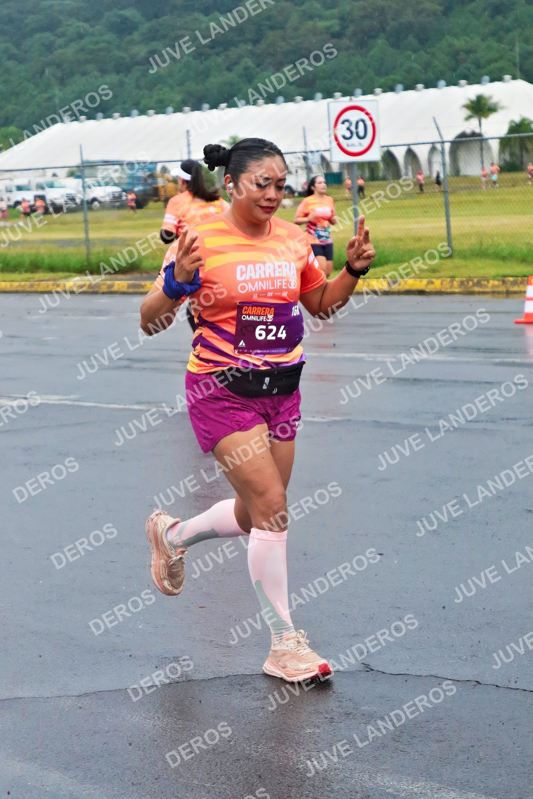 Foto de la CARRERA OMNILIFE GUADALAJARA en Estadio Akron, Zapopan a las 07:51 · dorsal 30, 624