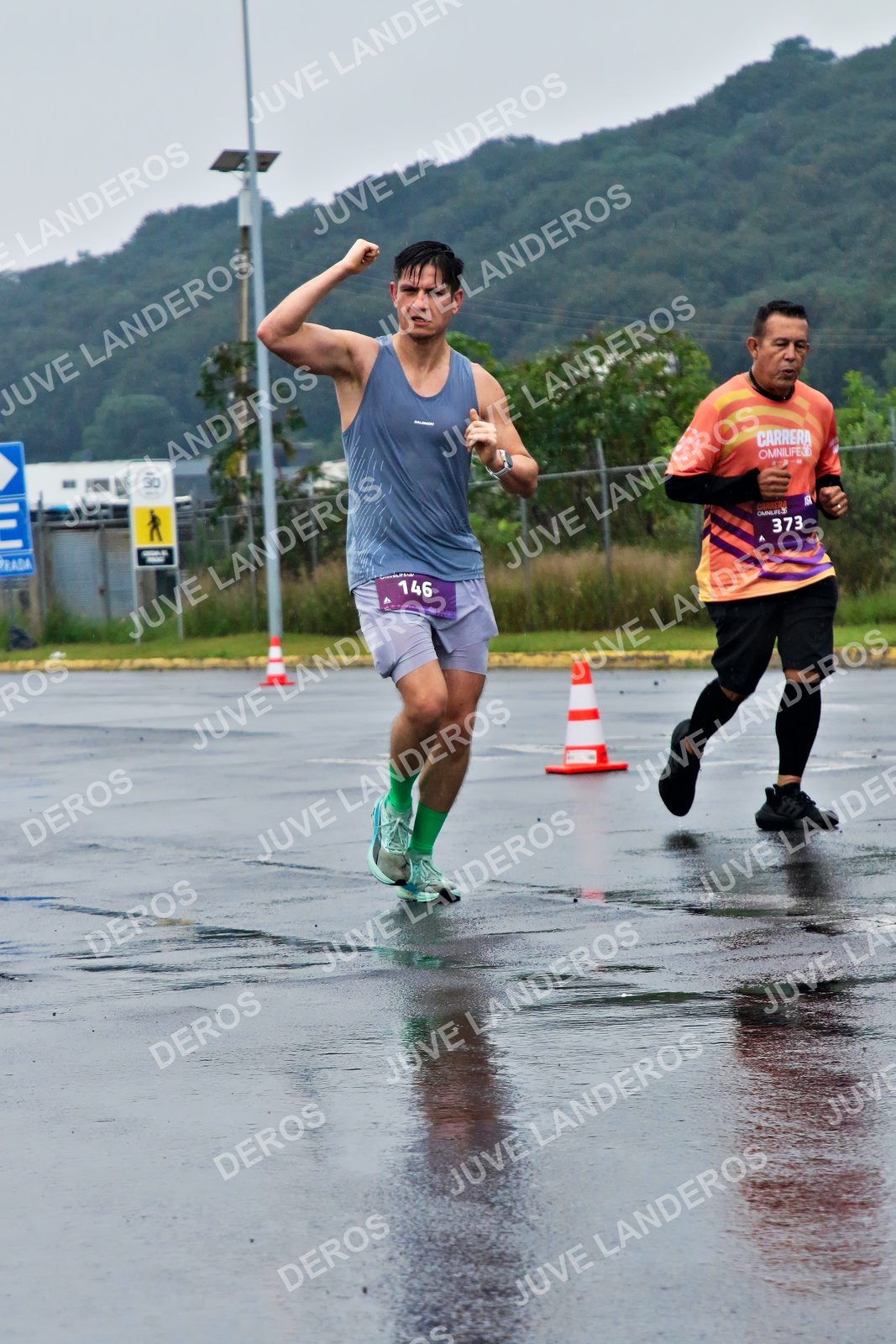 Foto de la CARRERA OMNILIFE GUADALAJARA en Estadio Akron, Zapopan a las 08:08 · dorsal 373, 146, 30