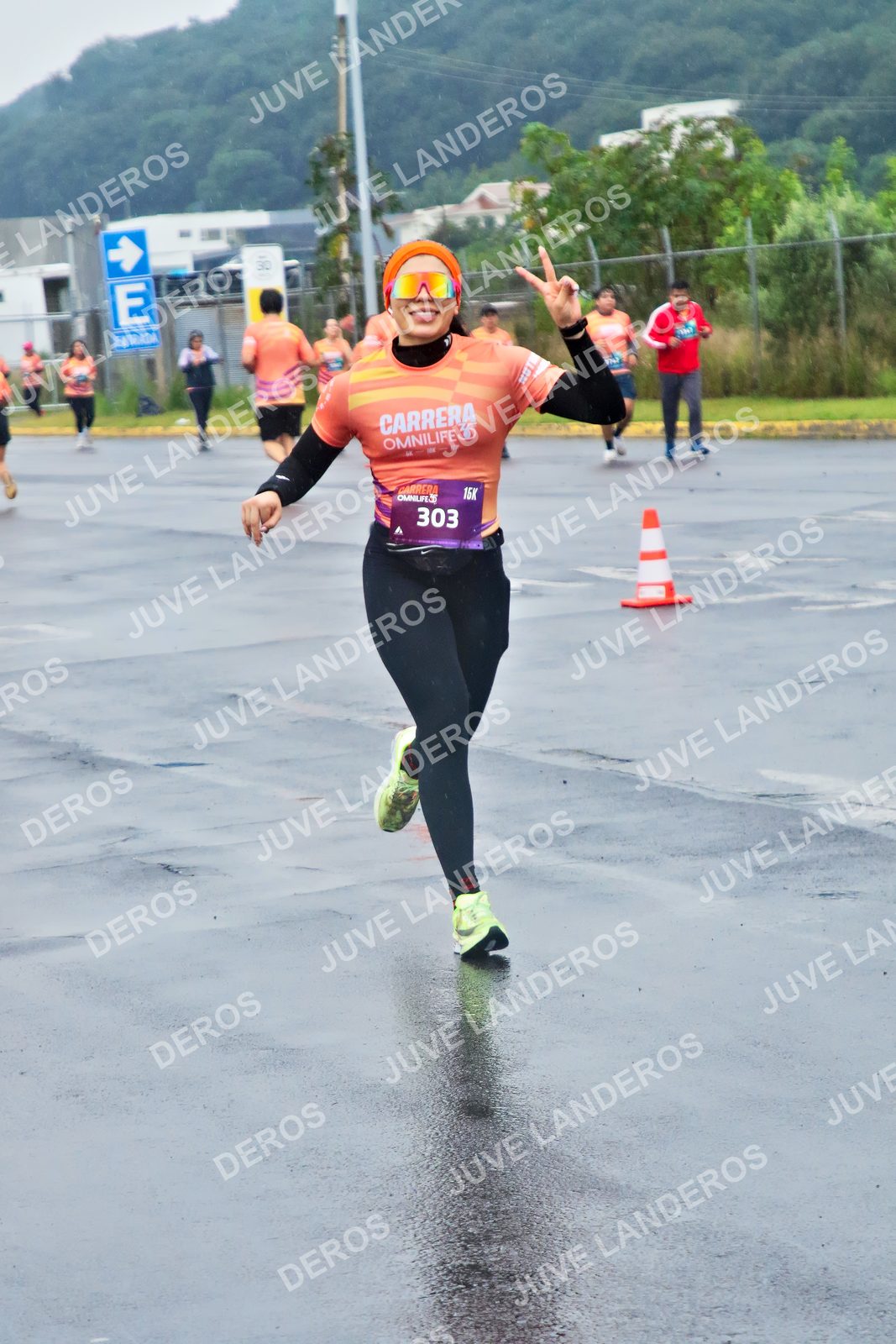 Foto de la CARRERA OMNILIFE GUADALAJARA en Estadio Akron, Zapopan a las 07:52 · dorsal 303