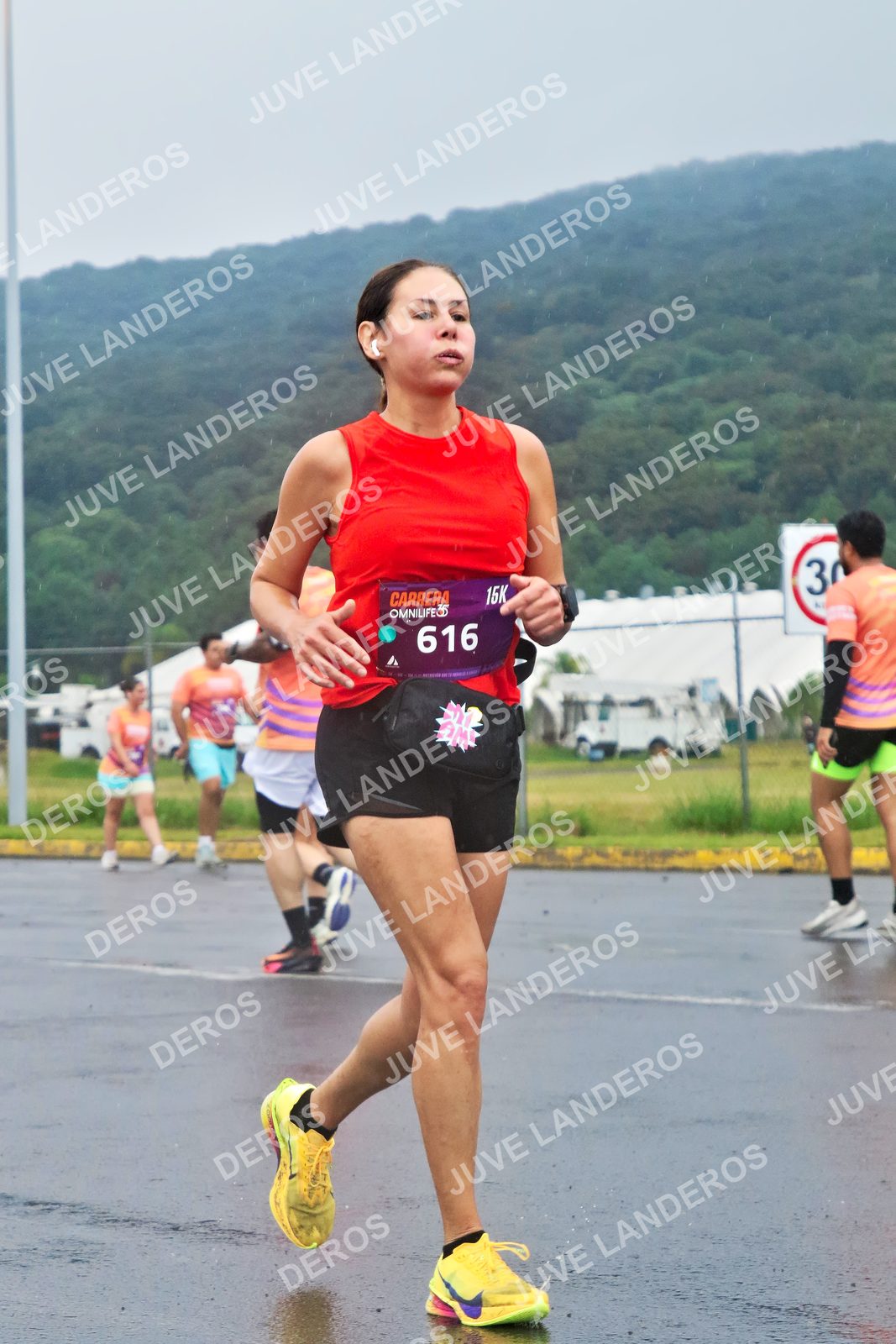 Foto de la CARRERA OMNILIFE GUADALAJARA en Estadio Akron, Zapopan a las 07:52 · dorsal 616, 30