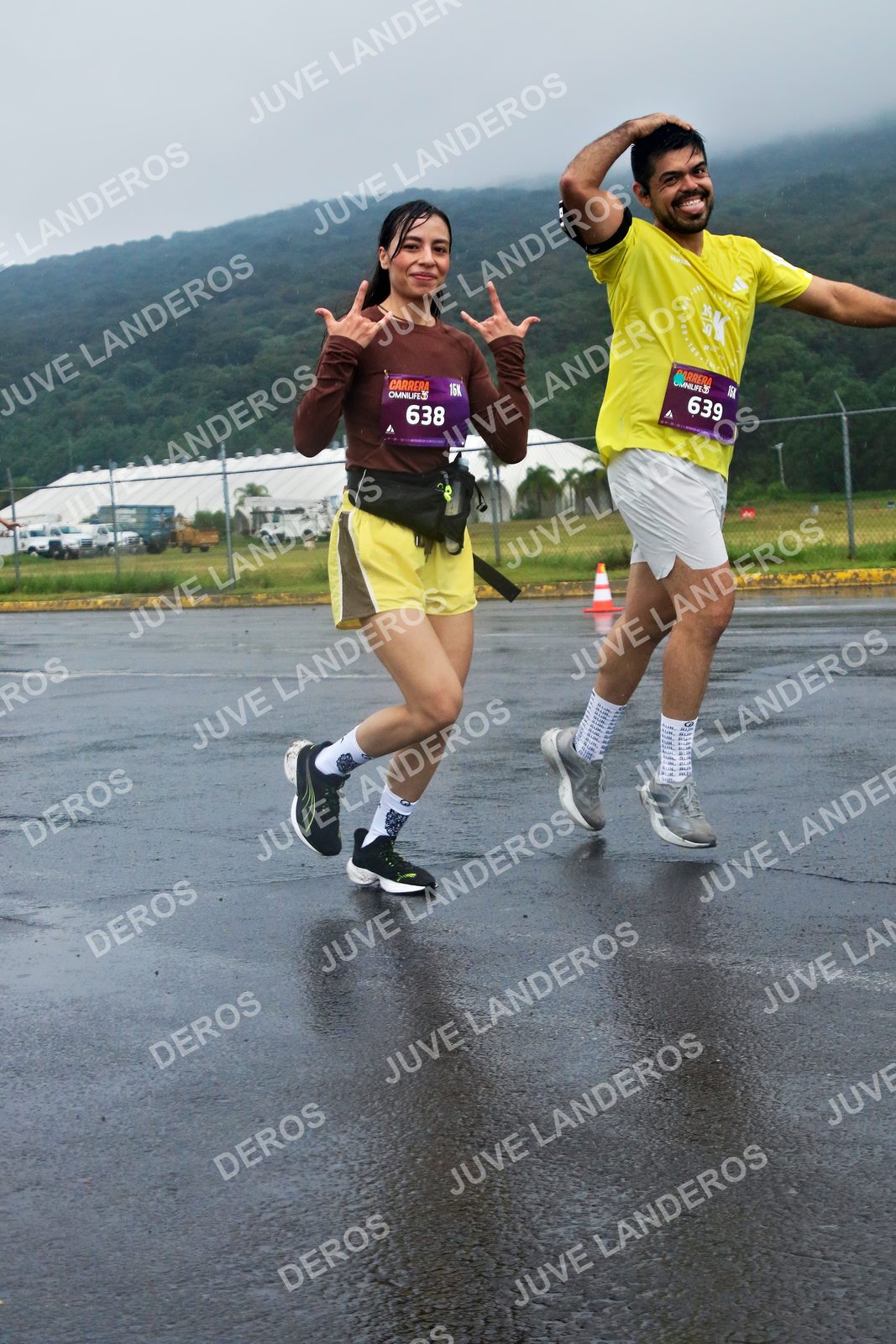 Foto de la CARRERA OMNILIFE GUADALAJARA en Estadio Akron, Zapopan a las 08:02 · dorsal 638, 639