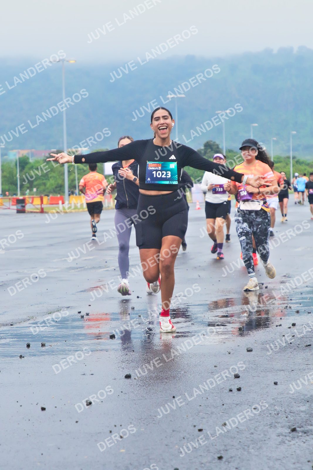 Foto de la CARRERA OMNILIFE GUADALAJARA en Estadio Akron, Zapopan a las 07:35 · dorsal 1023, 104, 733