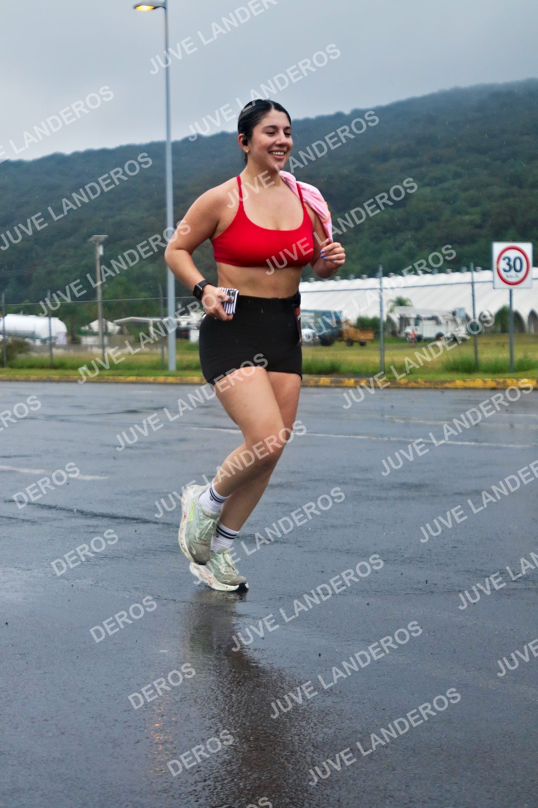 Foto de la CARRERA OMNILIFE GUADALAJARA en Estadio Akron, Zapopan a las 07:58 · dorsal 30