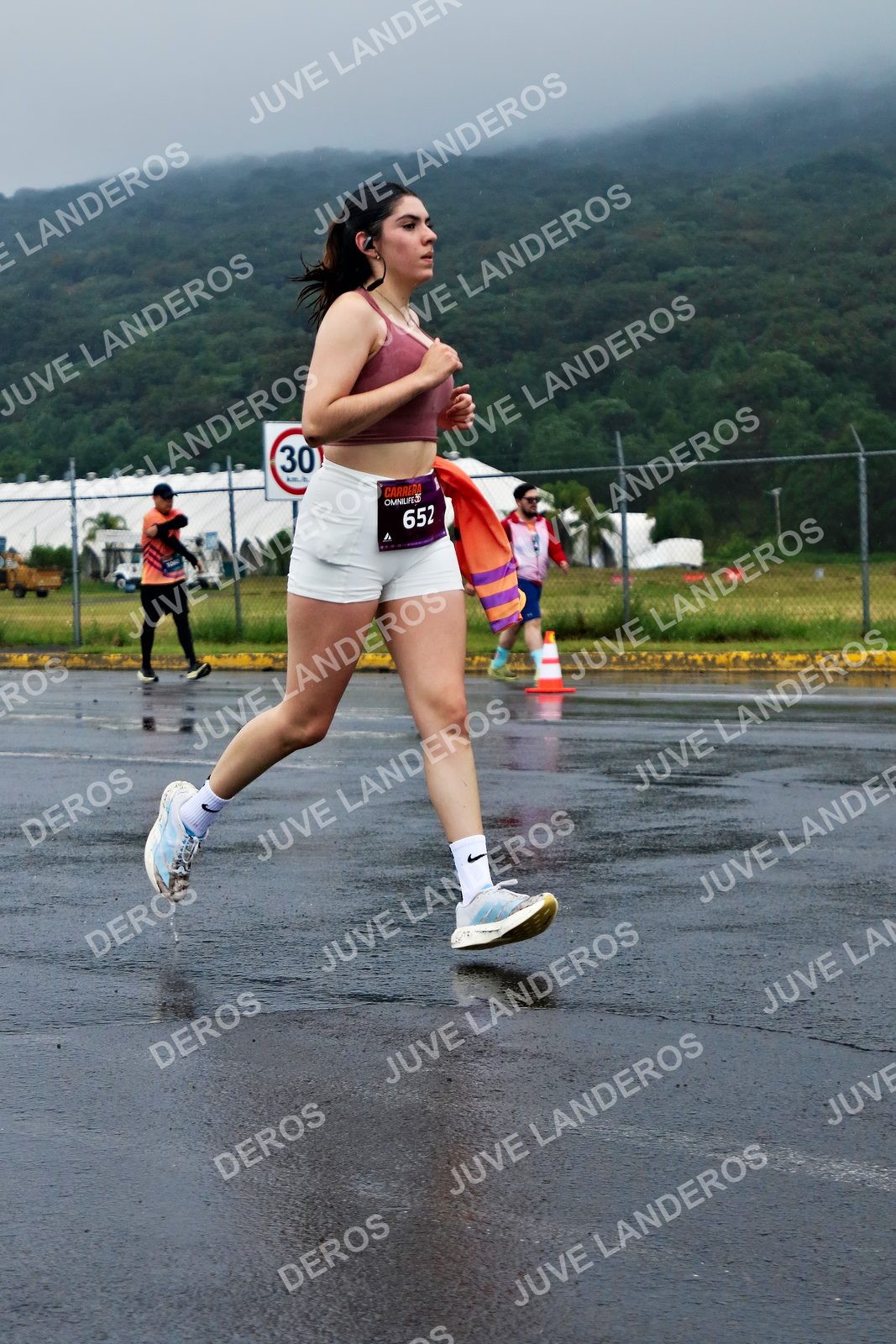 Foto de la CARRERA OMNILIFE GUADALAJARA en Estadio Akron, Zapopan a las 08:06 · dorsal 30, 652