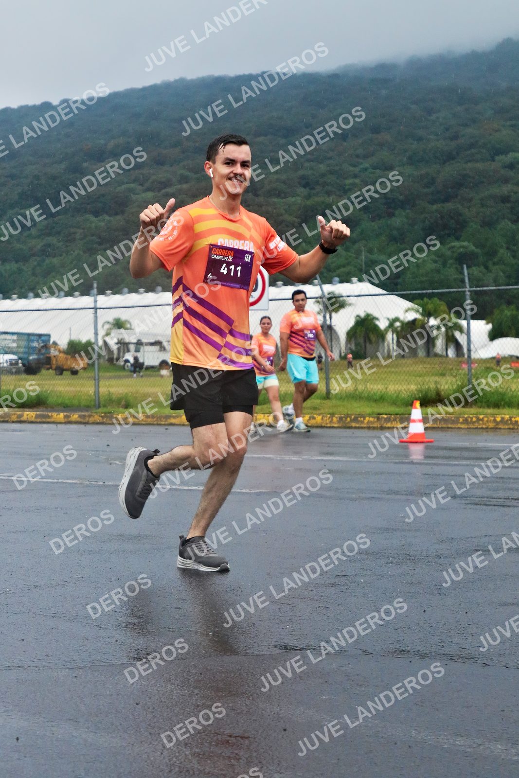 Foto de la CARRERA OMNILIFE GUADALAJARA en Estadio Akron, Zapopan a las 07:52 · dorsal 411