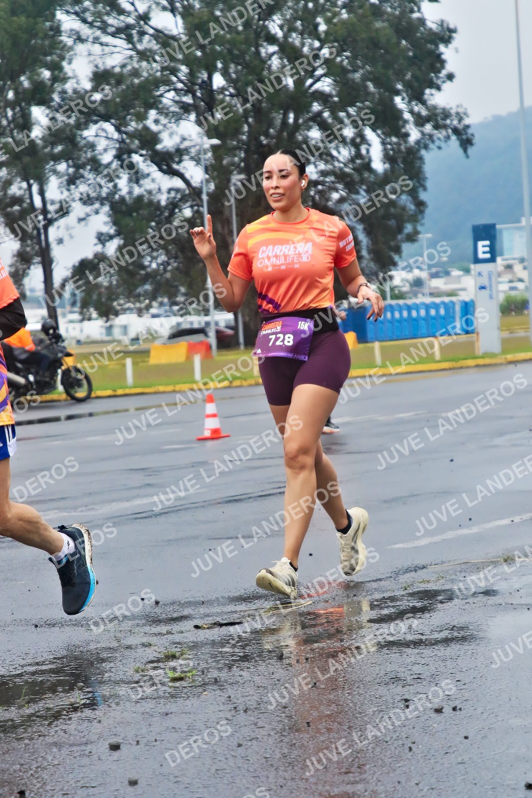 Foto de la CARRERA OMNILIFE GUADALAJARA en Estadio Akron, Zapopan a las 07:41 · dorsal 728