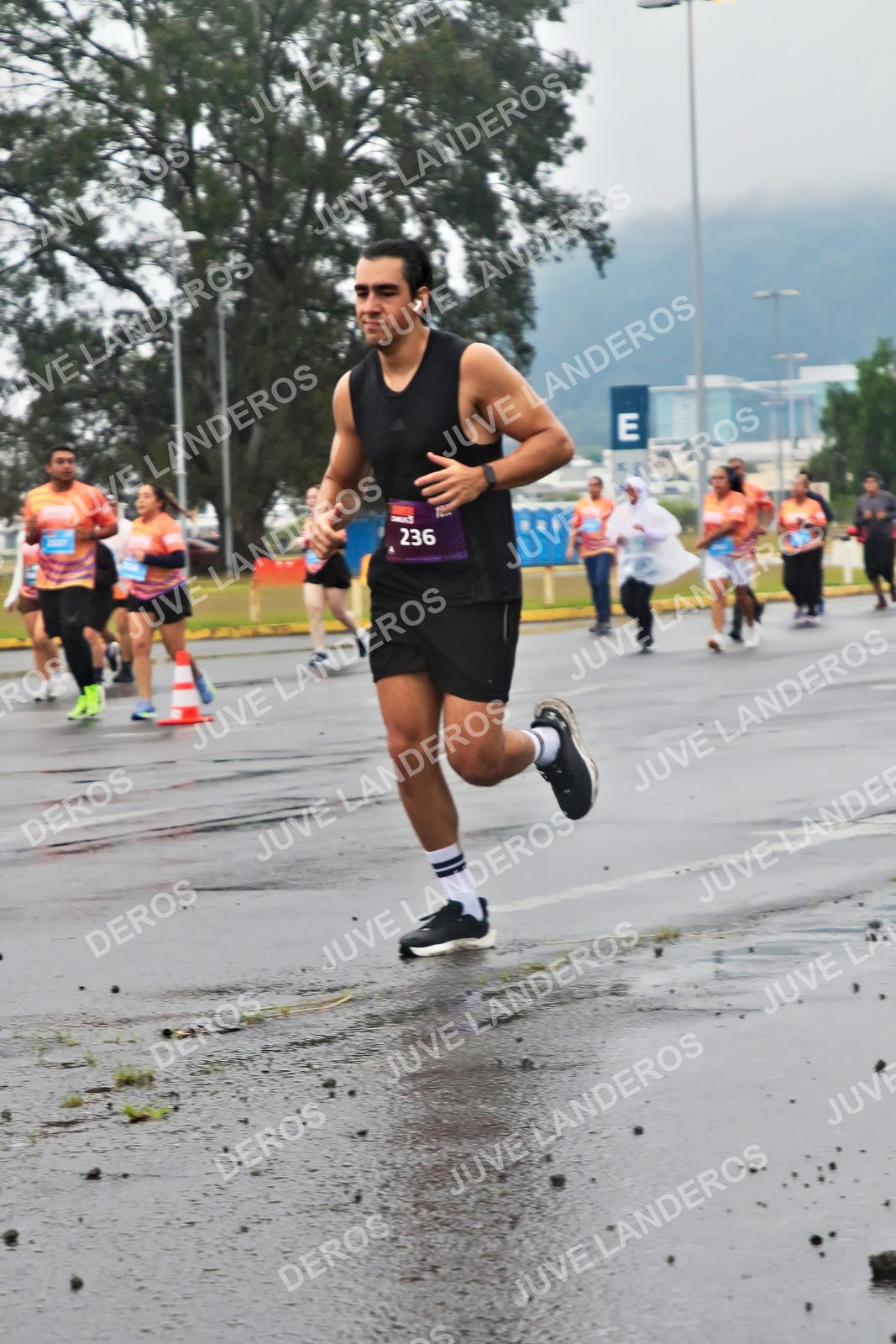 Foto de la CARRERA OMNILIFE GUADALAJARA en Estadio Akron, Zapopan a las 07:27 · dorsal 236