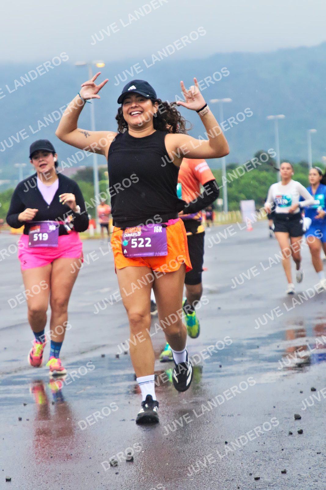 Foto de la CARRERA OMNILIFE GUADALAJARA en Estadio Akron, Zapopan a las 07:45 · dorsal 522, 519