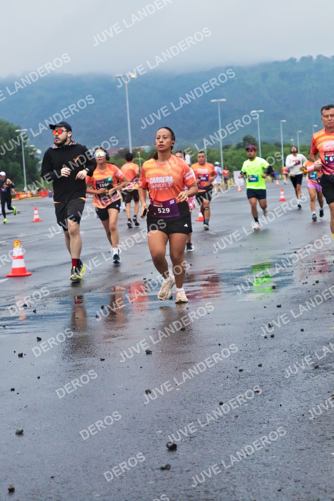 Foto de la CARRERA OMNILIFE GUADALAJARA en Estadio Akron, Zapopan a las 07:38 · dorsal 529, 245