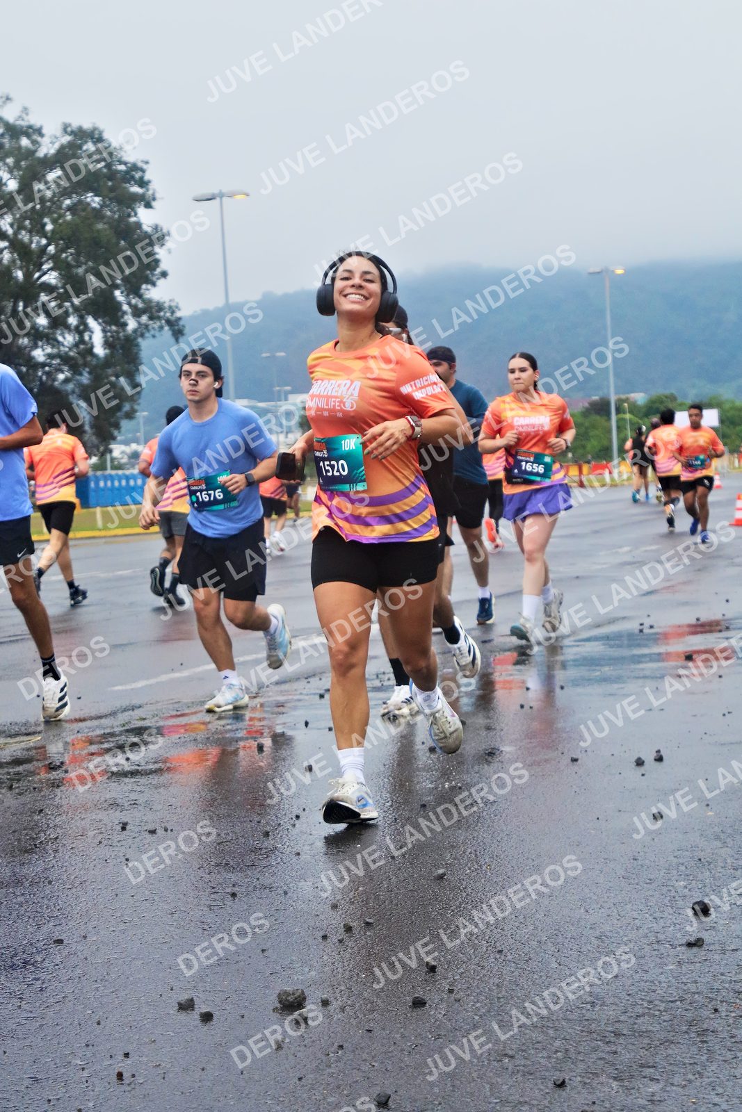 Foto de la CARRERA OMNILIFE GUADALAJARA en Estadio Akron, Zapopan a las 07:42 · dorsal 1520, 1656, 1676