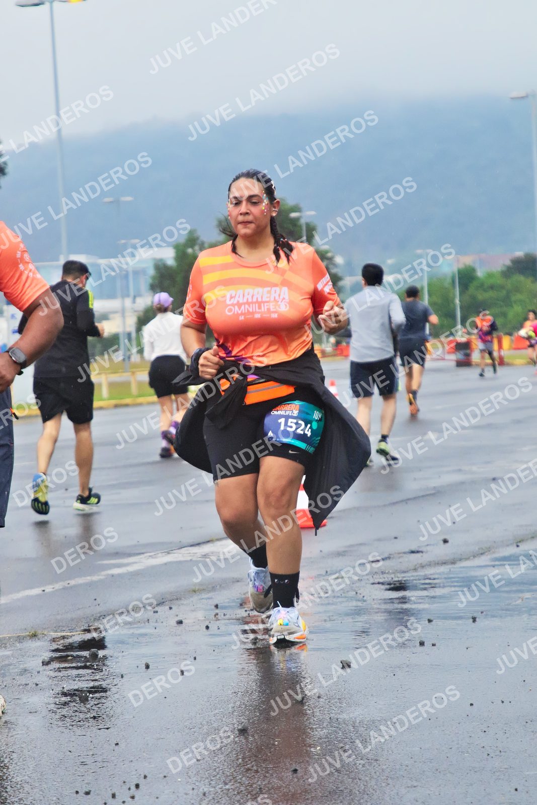 Foto de la CARRERA OMNILIFE GUADALAJARA en Estadio Akron, Zapopan a las 07:47 · dorsal 1524
