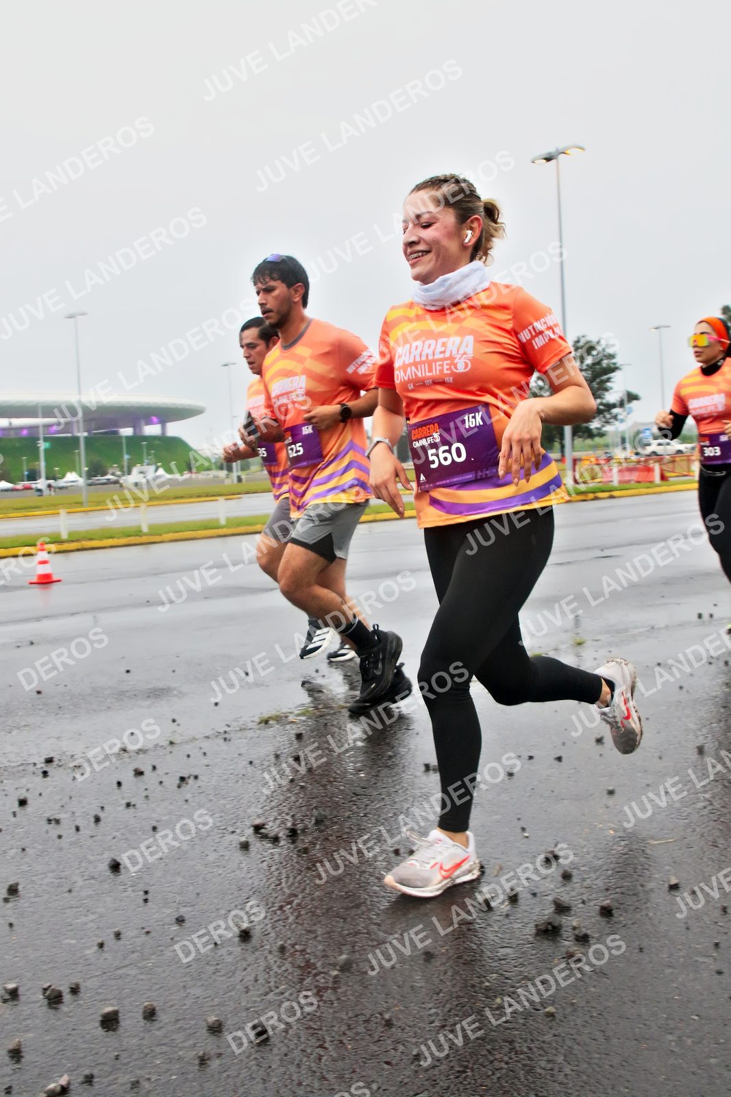 Foto de la CARRERA OMNILIFE GUADALAJARA en Estadio Akron, Zapopan a las 07:30 · dorsal 560, 625, 303, 35