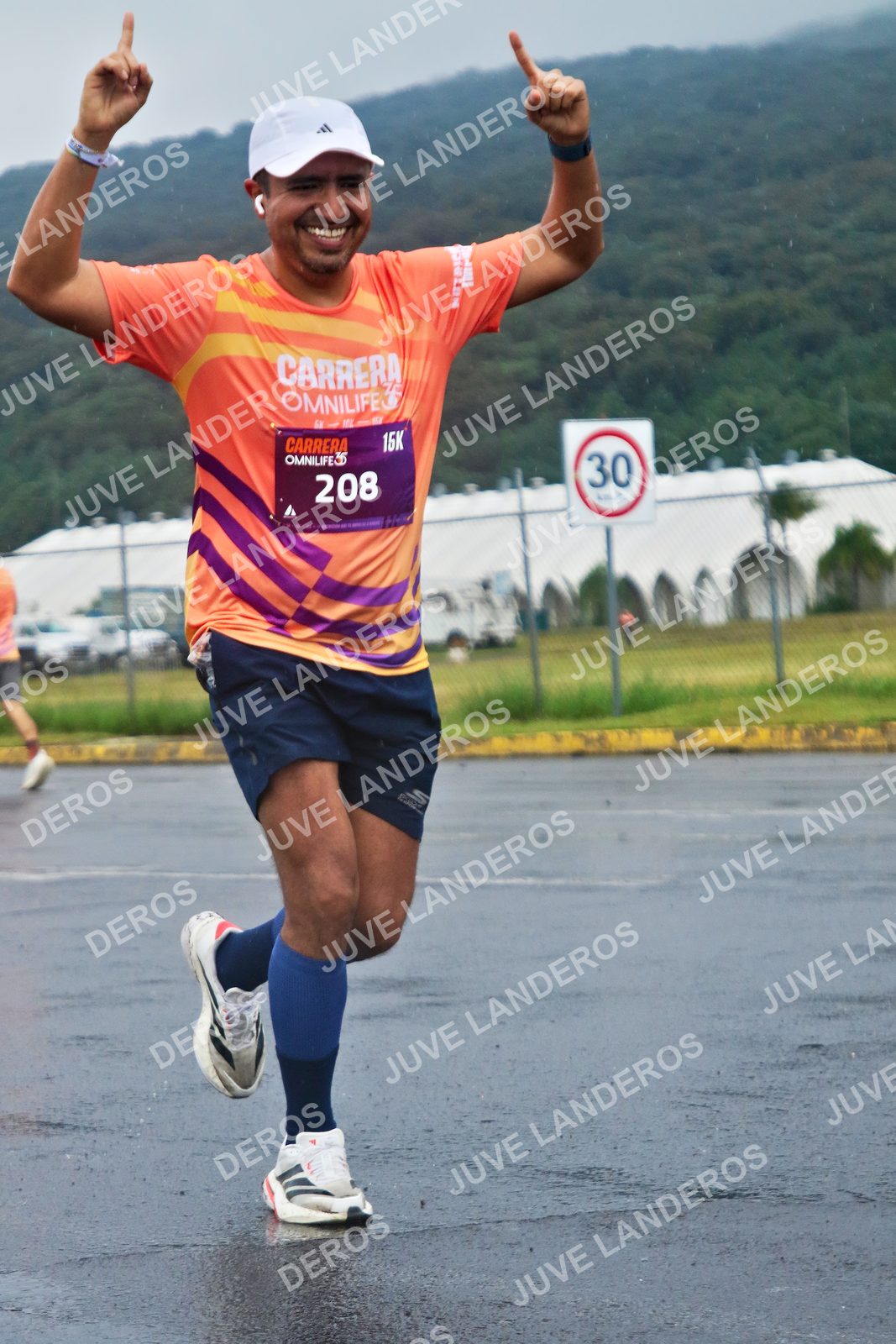 Foto de la CARRERA OMNILIFE GUADALAJARA en Estadio Akron, Zapopan a las 07:56 · dorsal 208, 30