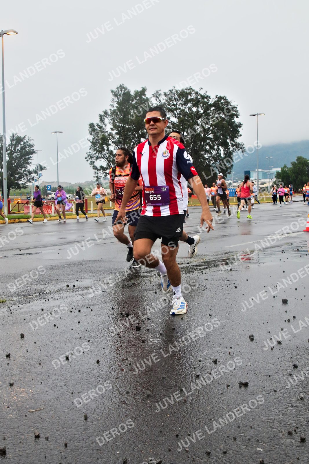 Foto de la CARRERA OMNILIFE GUADALAJARA en Estadio Akron, Zapopan a las 07:27 · dorsal 655, 520