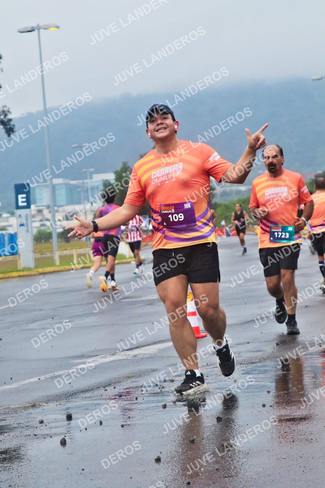 Foto de la CARRERA OMNILIFE GUADALAJARA en Estadio Akron, Zapopan a las 07:47 · dorsal 1723, 109