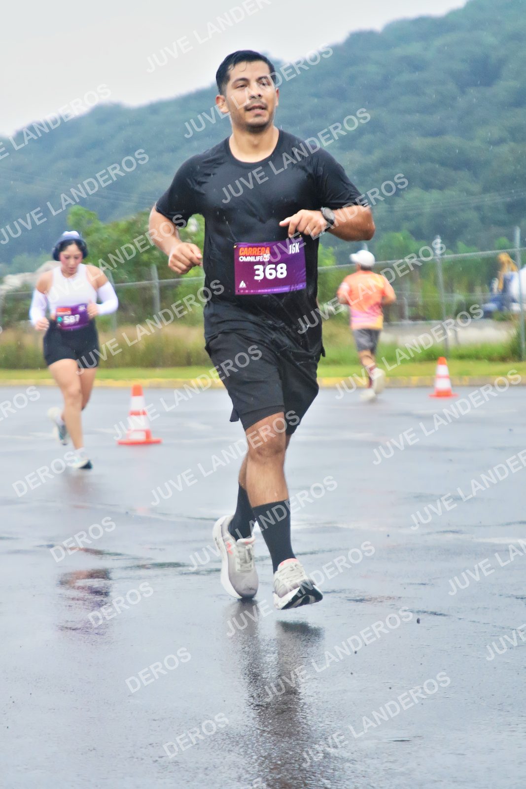 Foto de la CARRERA OMNILIFE GUADALAJARA en Estadio Akron, Zapopan a las 07:56 · dorsal 368, 587