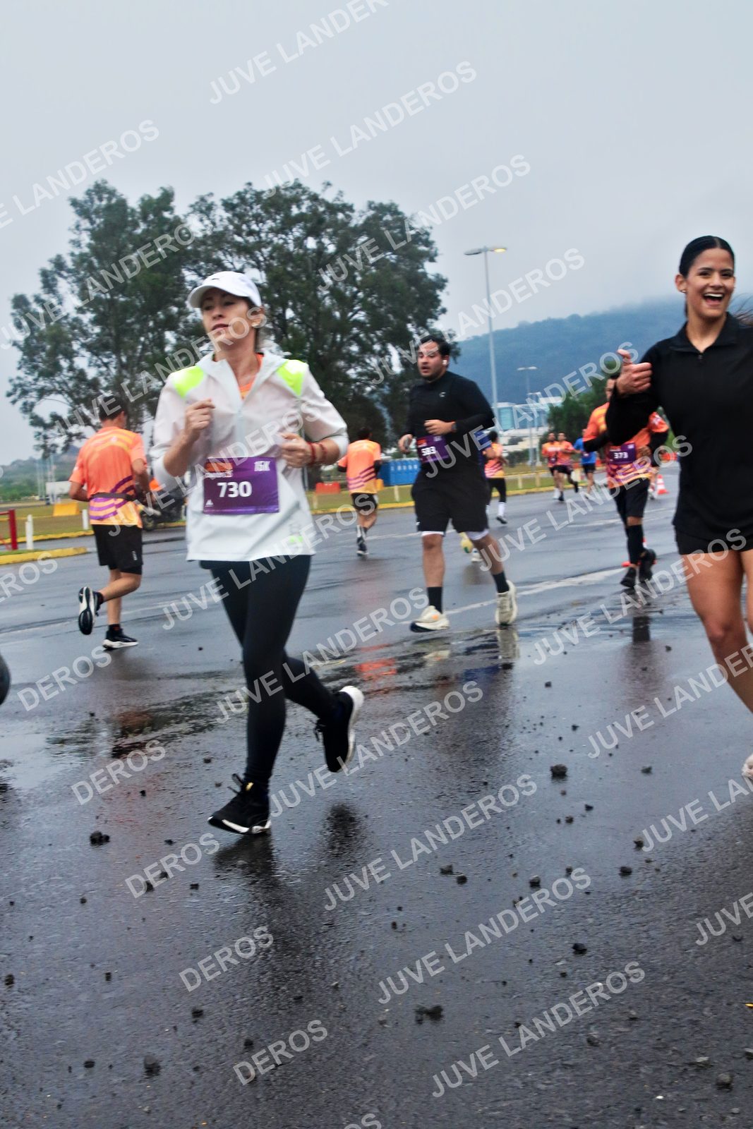Foto de la CARRERA OMNILIFE GUADALAJARA en Estadio Akron, Zapopan a las 07:38 · dorsal 730, 373