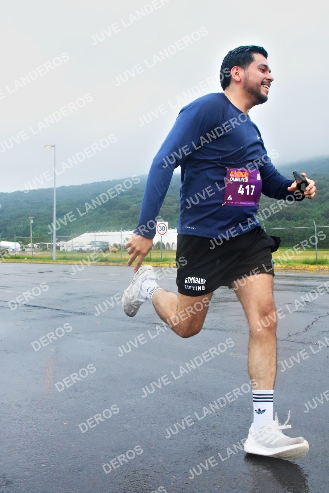 Foto de la CARRERA OMNILIFE GUADALAJARA en Estadio Akron, Zapopan a las 08:04 · dorsal 417, 30, 19