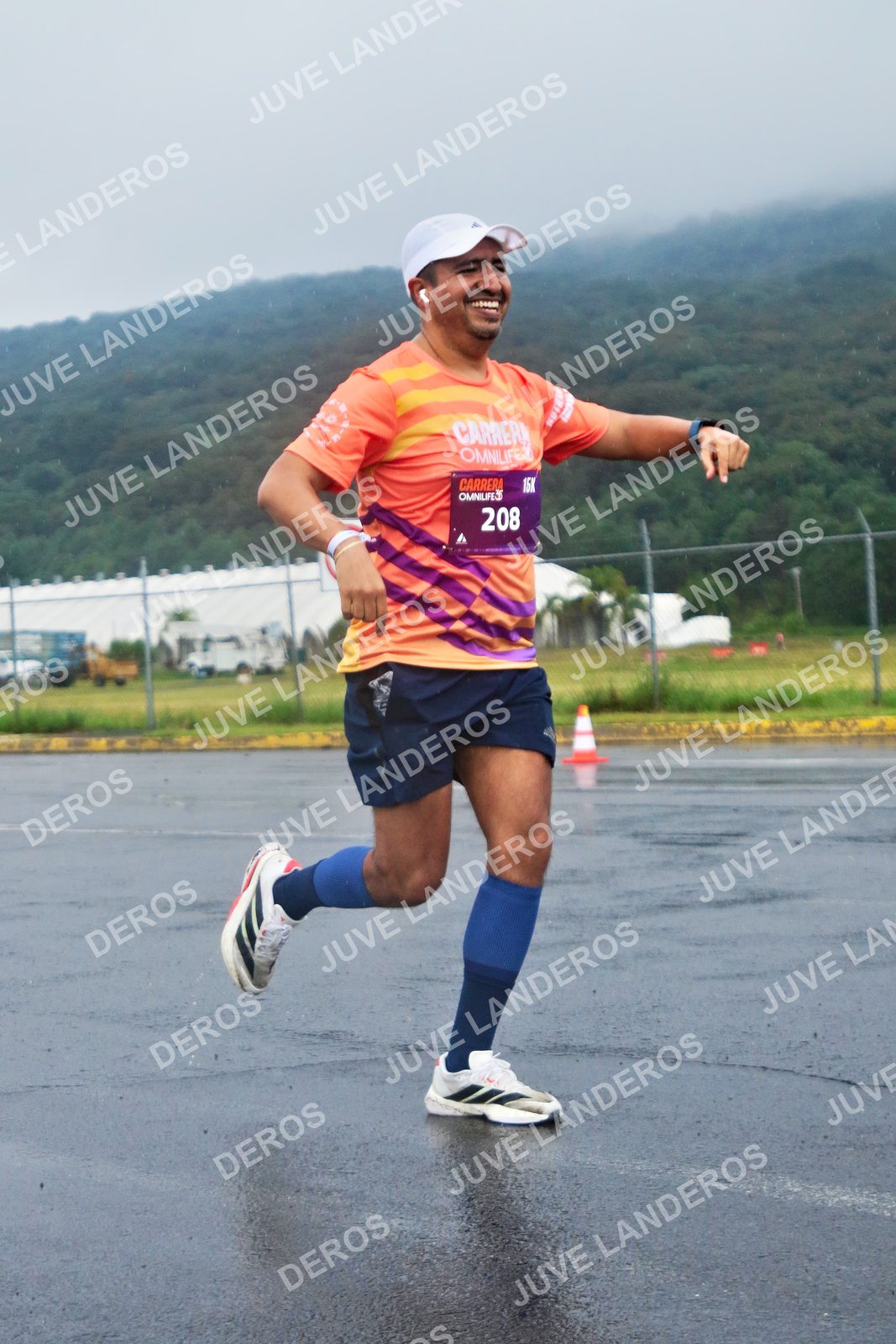 Foto de la CARRERA OMNILIFE GUADALAJARA en Estadio Akron, Zapopan a las 07:56 · dorsal 208