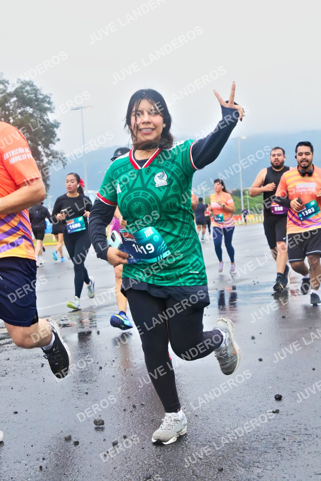 Foto de la CARRERA OMNILIFE GUADALAJARA en Estadio Akron, Zapopan a las 07:42 · dorsal 1383, 1419, 1686, 558