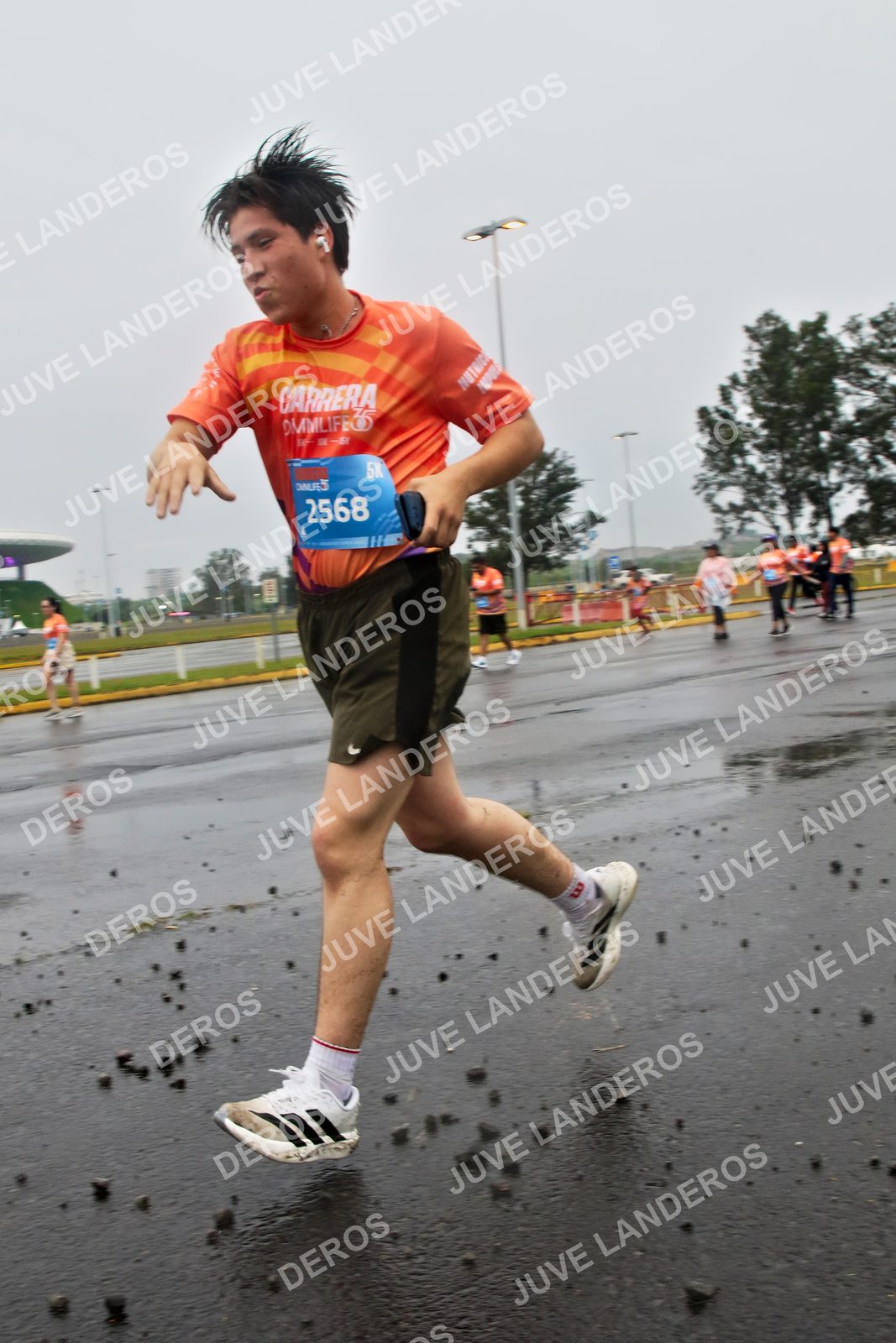 Foto de la CARRERA OMNILIFE GUADALAJARA en Estadio Akron, Zapopan a las 07:32 · dorsal 2568