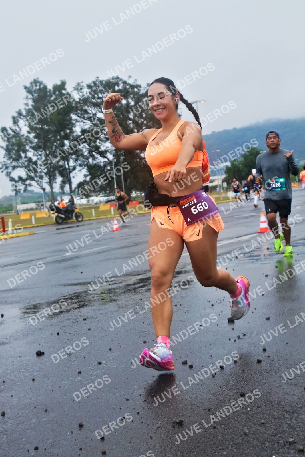Foto de la CARRERA OMNILIFE GUADALAJARA en Estadio Akron, Zapopan a las 07:39 · dorsal 660, 1626