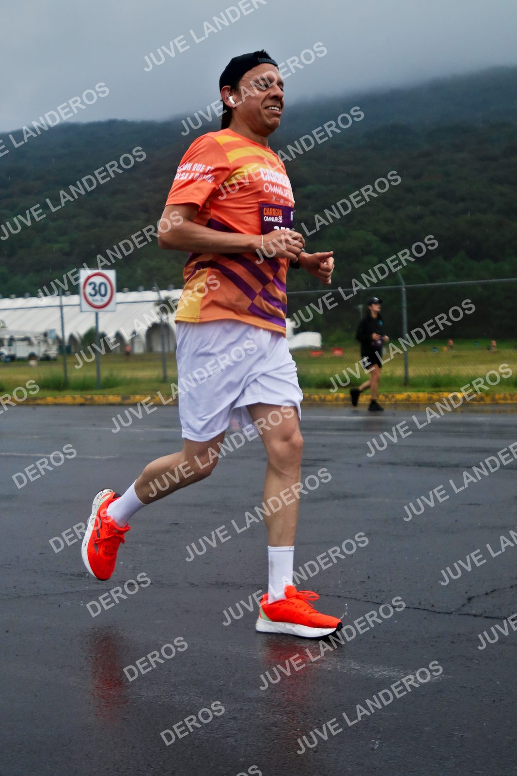 Foto de la CARRERA OMNILIFE GUADALAJARA en Estadio Akron, Zapopan a las 07:54 · dorsal 30