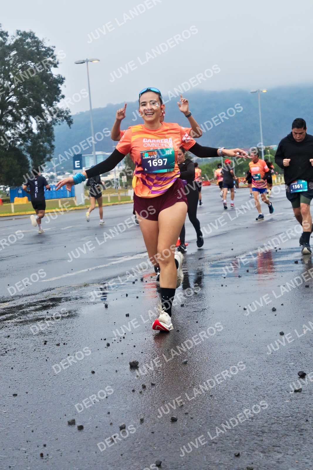Foto de la CARRERA OMNILIFE GUADALAJARA en Estadio Akron, Zapopan a las 07:41 · dorsal 1697, 1561