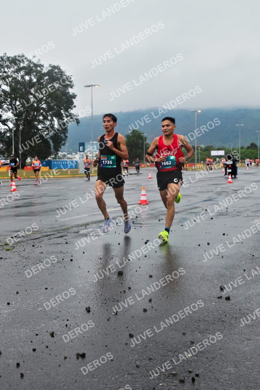 Foto de la CARRERA OMNILIFE GUADALAJARA en Estadio Akron, Zapopan a las 07:21 · dorsal 1735, 1662