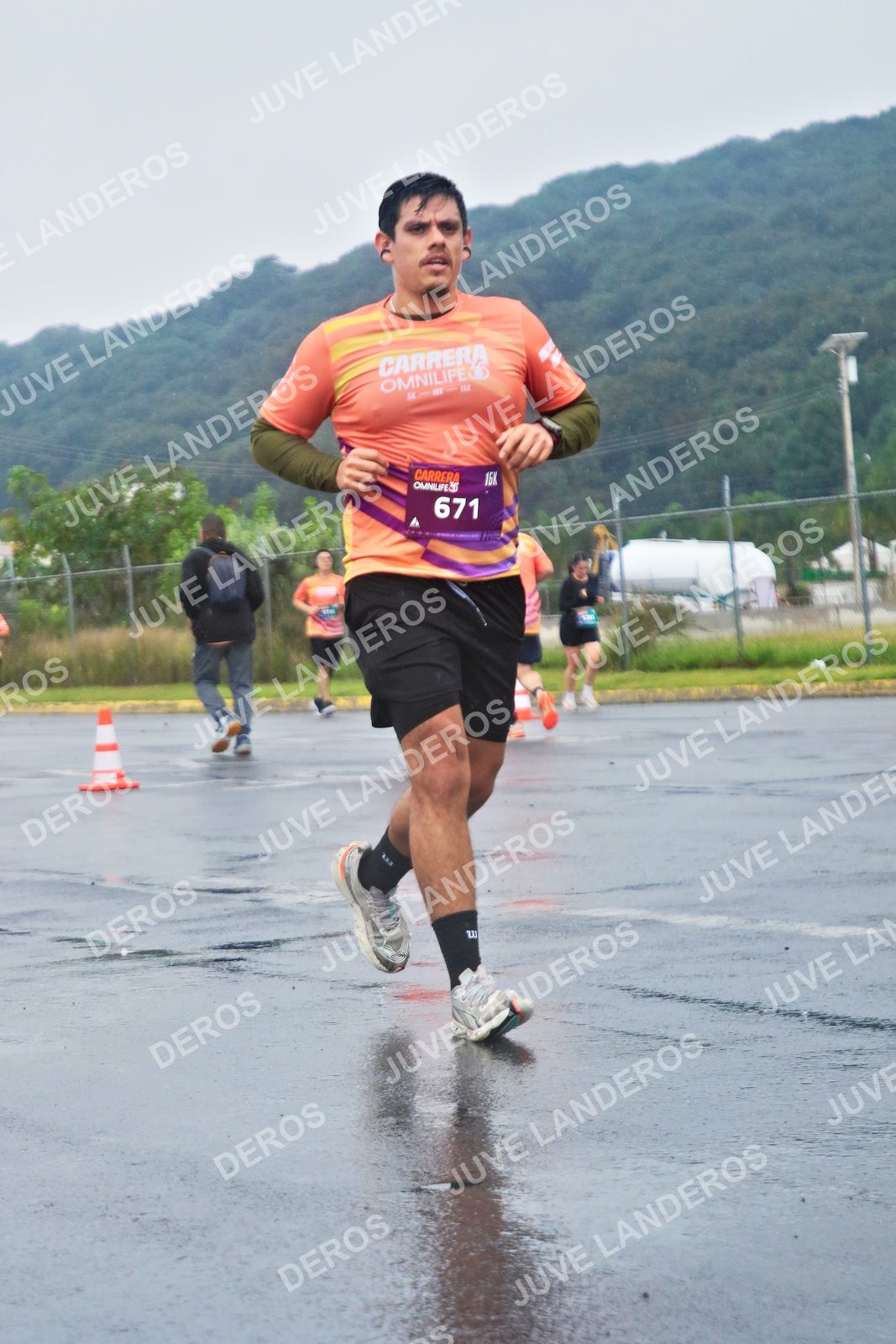 Foto de la CARRERA OMNILIFE GUADALAJARA en Estadio Akron, Zapopan a las 07:56 · dorsal 671