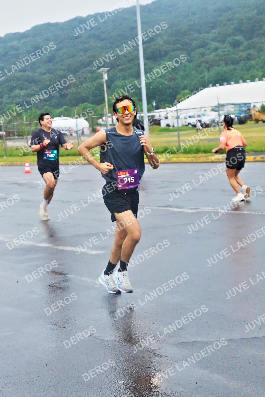 Foto de la CARRERA OMNILIFE GUADALAJARA en Estadio Akron, Zapopan a las 07:51 · dorsal 715, 1487