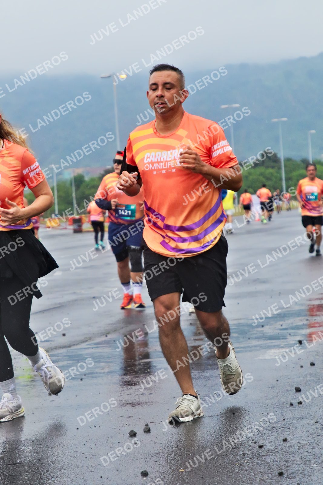 Foto de la CARRERA OMNILIFE GUADALAJARA en Estadio Akron, Zapopan a las 07:49 · dorsal 1421