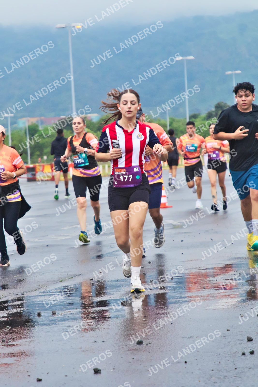 Foto de la CARRERA OMNILIFE GUADALAJARA en Estadio Akron, Zapopan a las 07:37 · dorsal 177, 1194