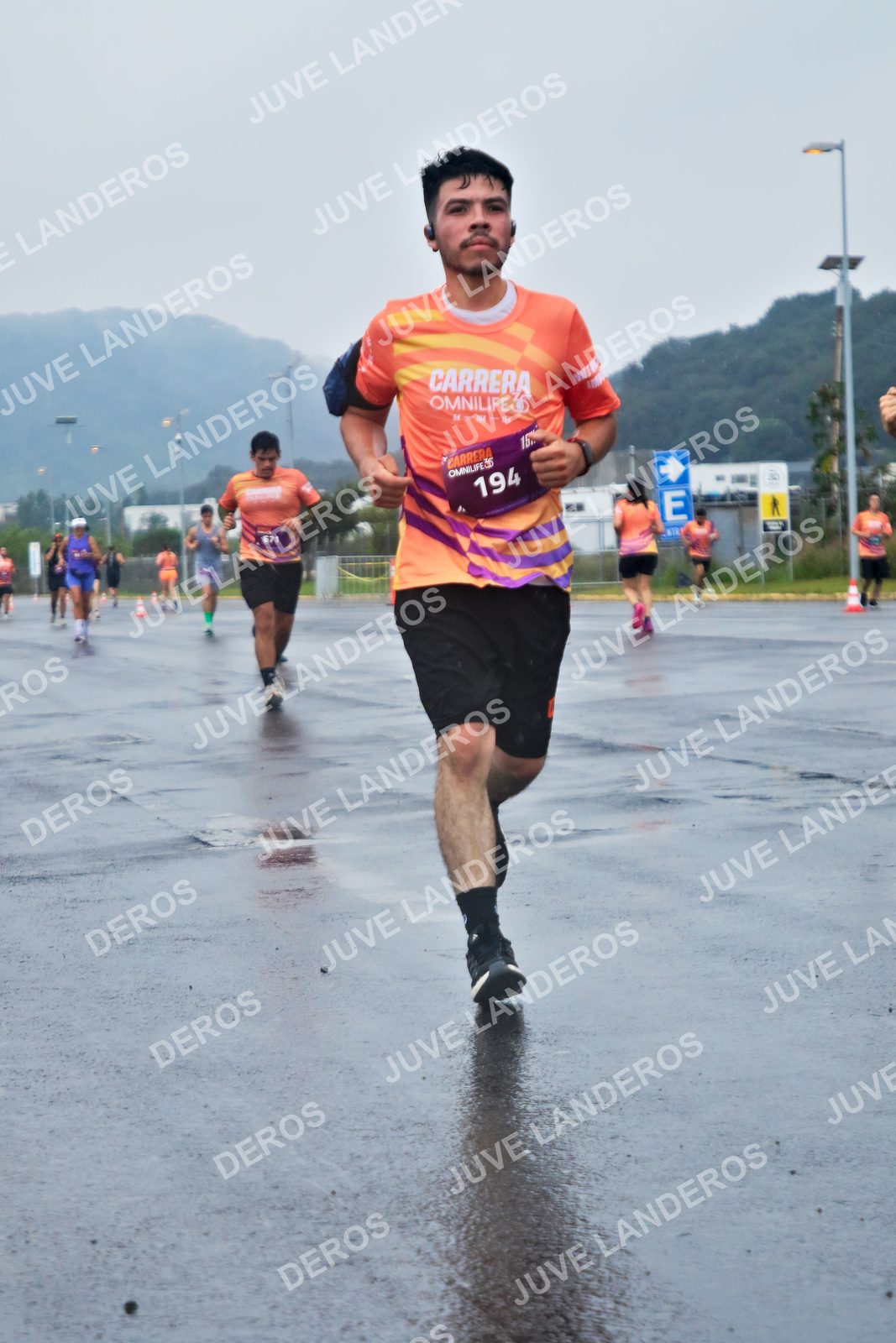 Foto de la CARRERA OMNILIFE GUADALAJARA en Estadio Akron, Zapopan a las 07:56 · dorsal 194, 671